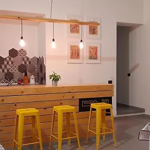 Neapolitan Flat Couette-café