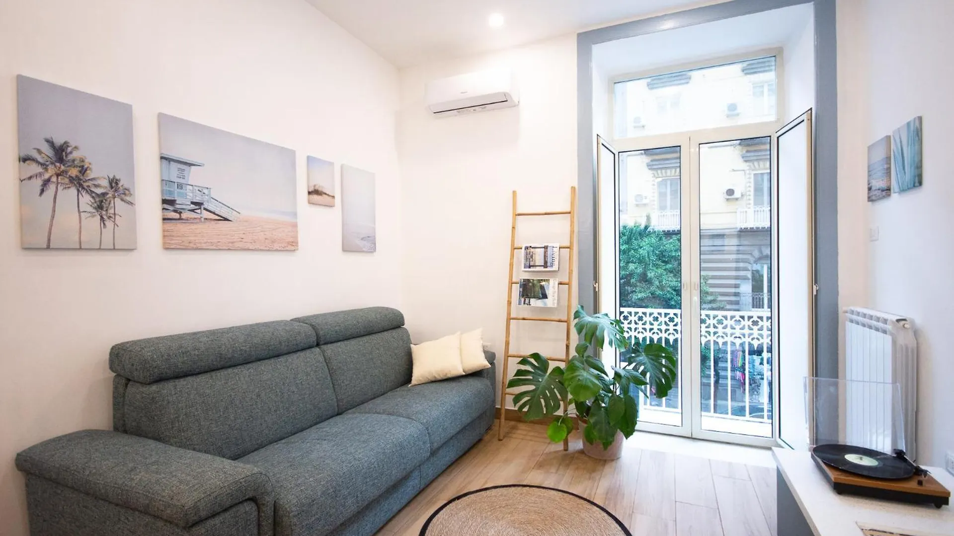 나폴리 Pomodoro Ac B&B